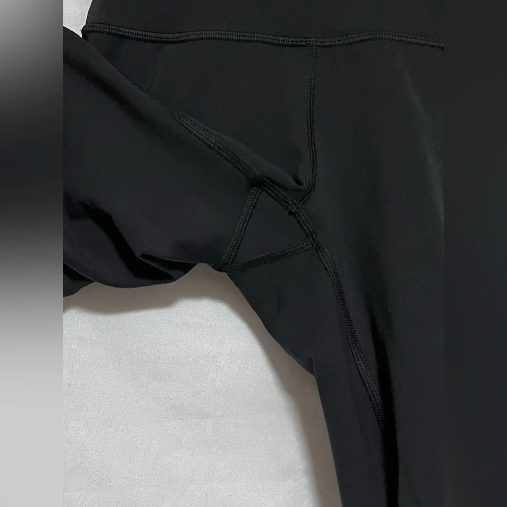 Lululemon Wunder Train High-Rise Shorts Pockets Yoga Running Activewear Workout